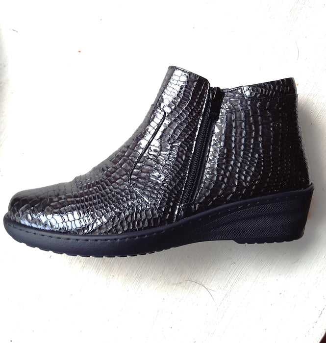 Crystal Pewter Patent Croc Boot EE
